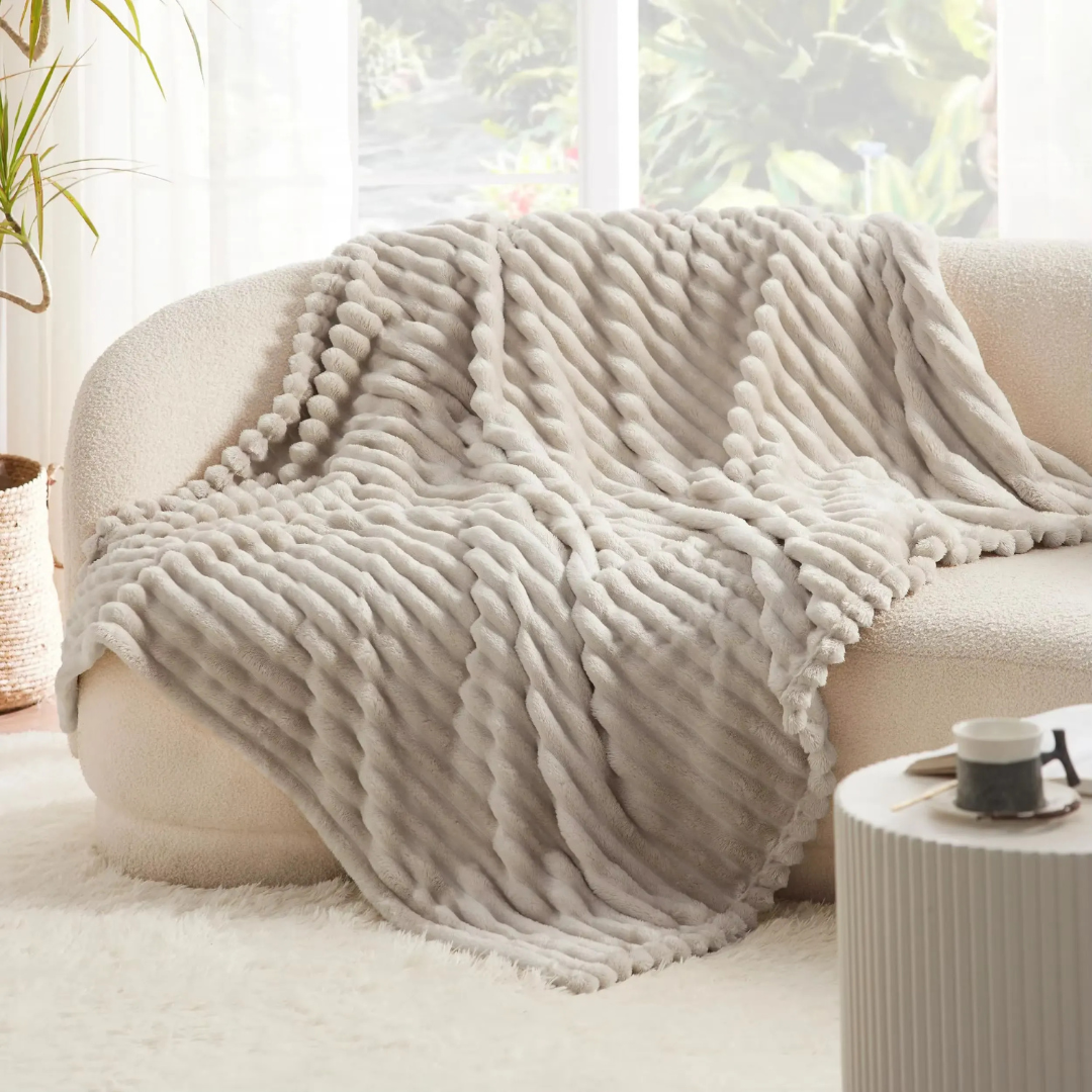 CozyCloud Blanket – Wrap Yourself in Luxury and Warmth